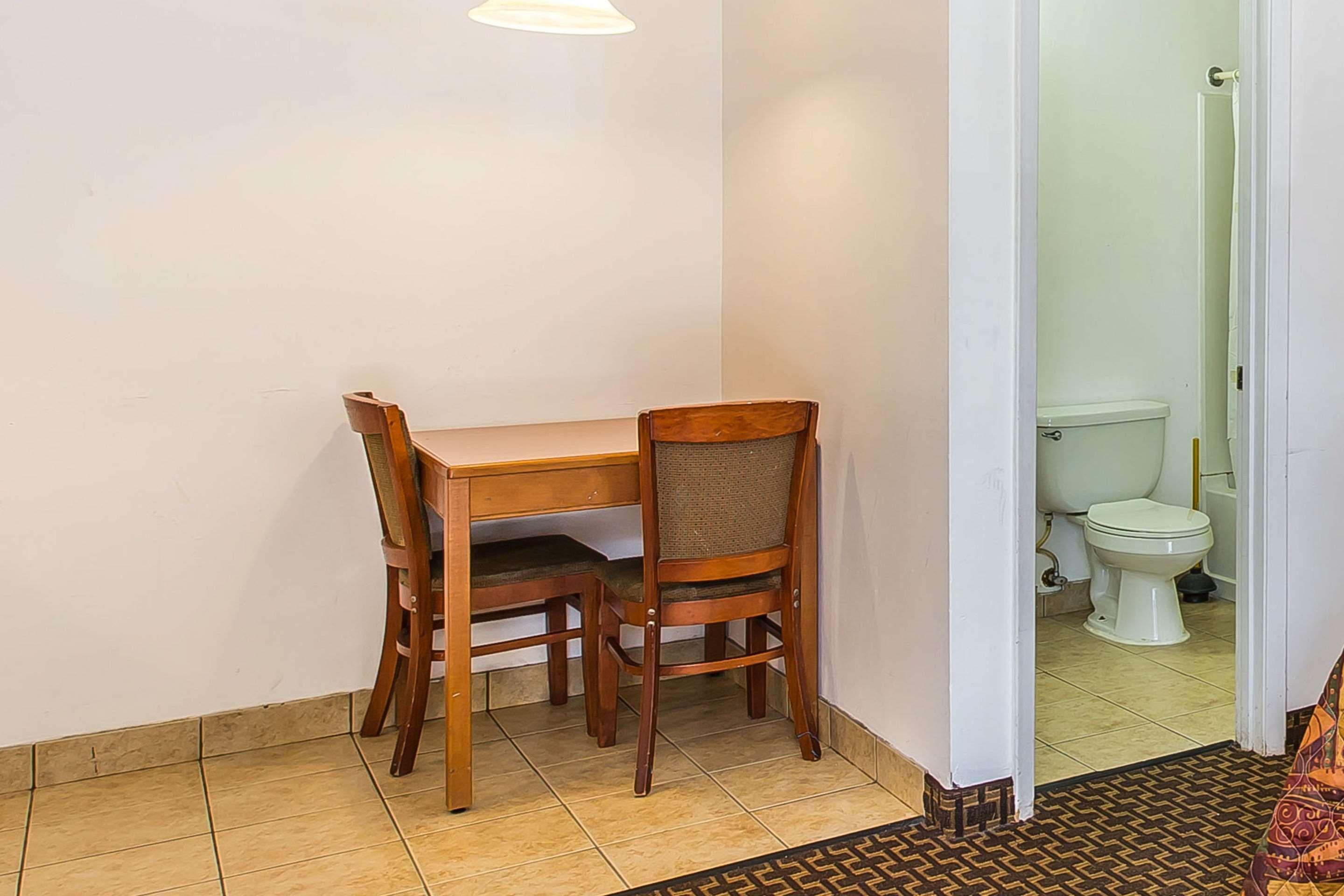Suburban Studios Abercorn Savannah Ngoại thất bức ảnh