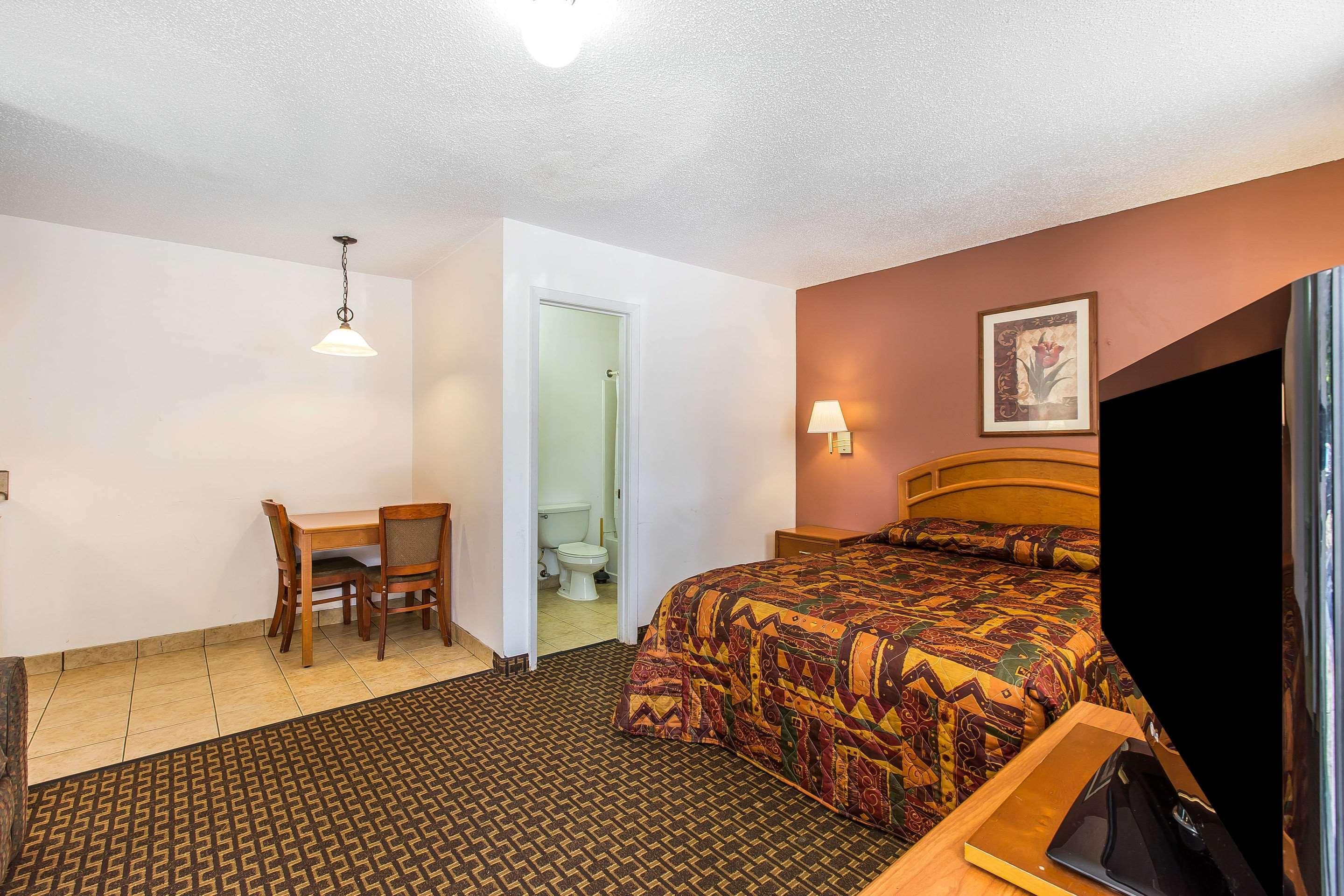 Suburban Studios Abercorn Savannah Ngoại thất bức ảnh