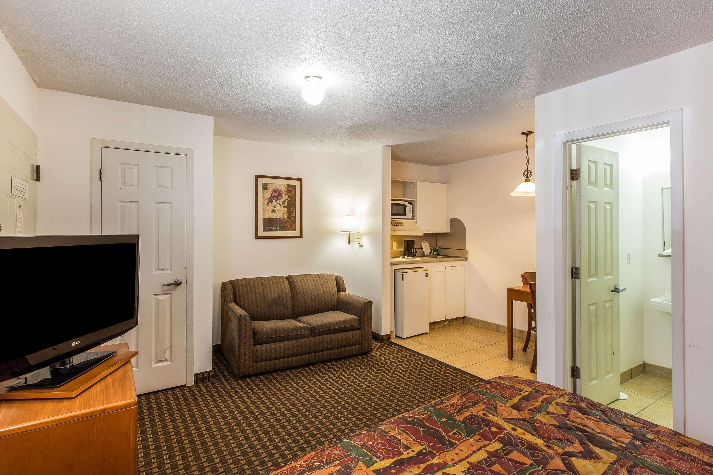 Suburban Studios Abercorn Savannah Ngoại thất bức ảnh