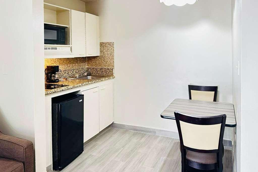 Suburban Studios Abercorn Savannah Phòng bức ảnh