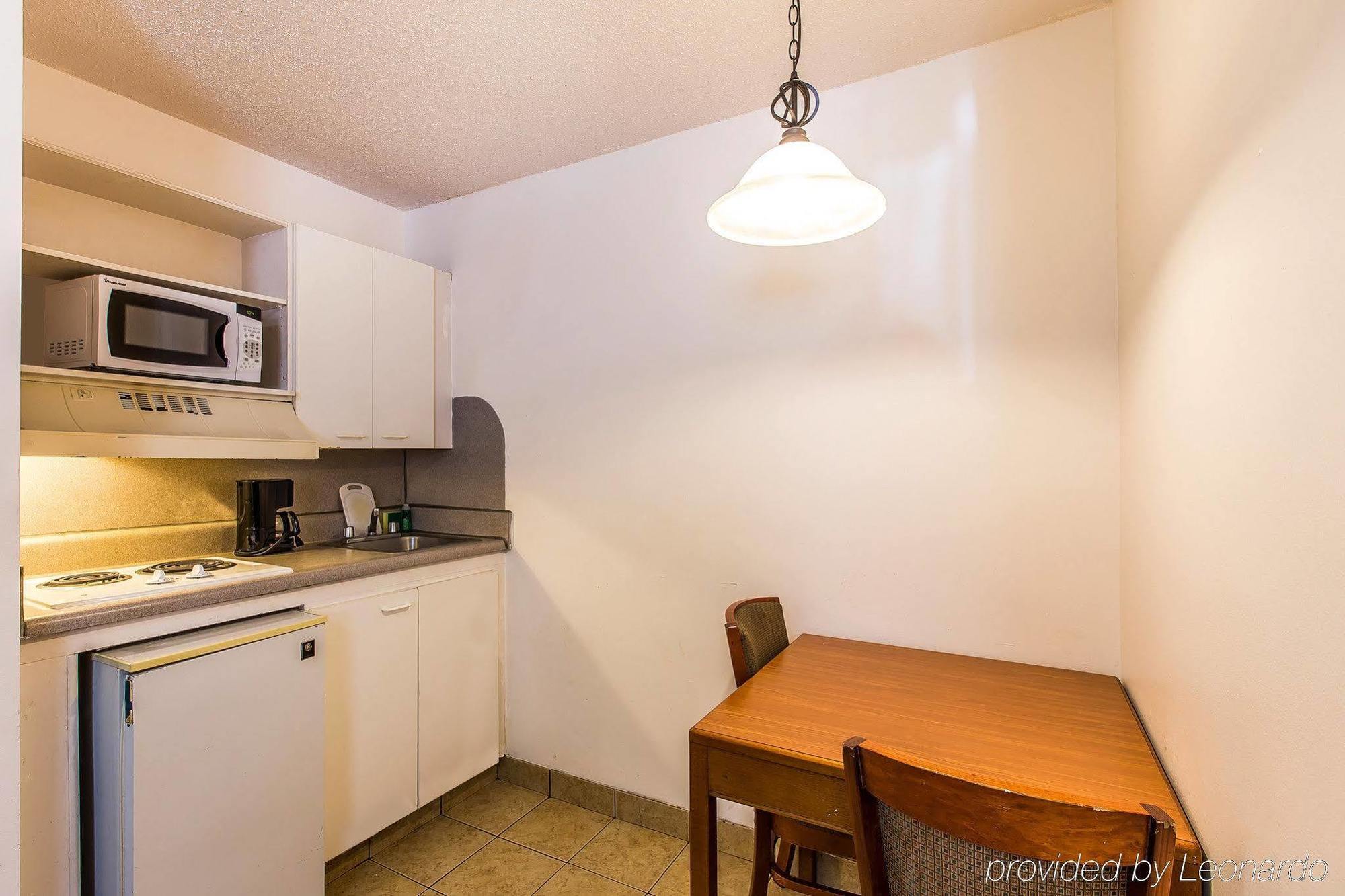 Suburban Studios Abercorn Savannah Ngoại thất bức ảnh